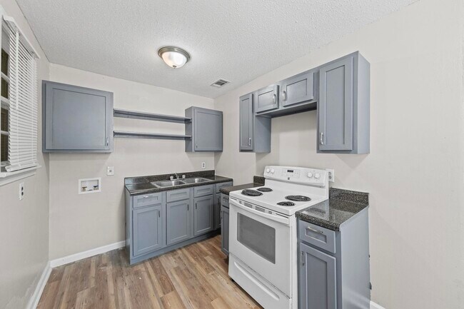 Building Photo - 410 Carbon Cove