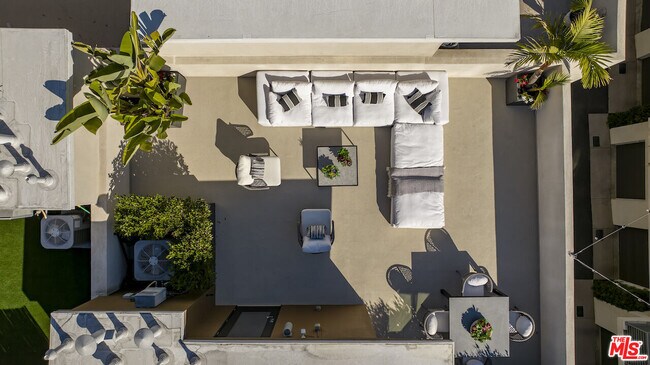 Building Photo - 2111 N Cahuenga Blvd