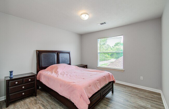 Building Photo - 3043 W Hampton Dr