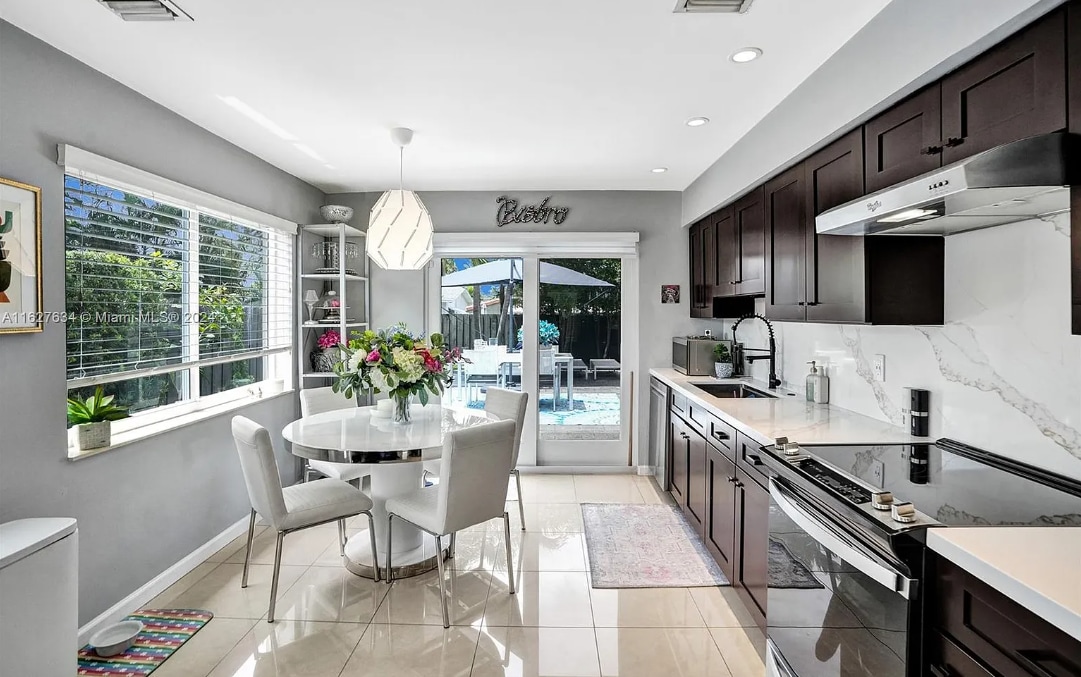 Building Photo - 1001 NE 17th Ct