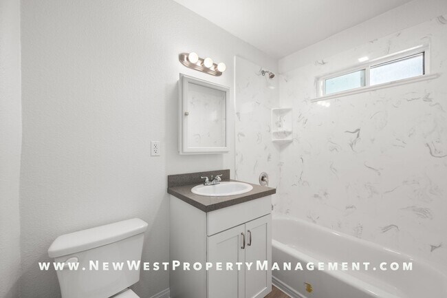 Building Photo - Light and bright Sherman Heights 1 Bedroom...