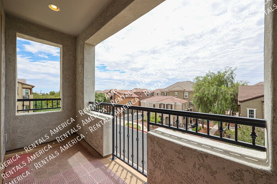 Building Photo - 1701 E Dogwood Ln