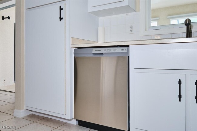 Building Photo - 132 SE 19th Terrace