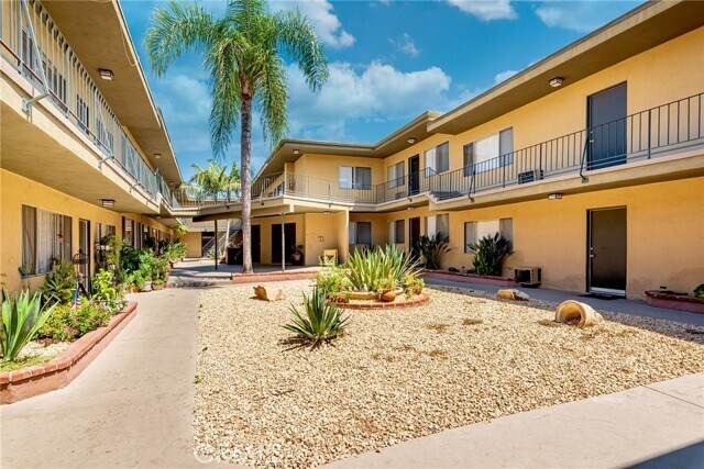 Building Photo - 17931 Devonshire St