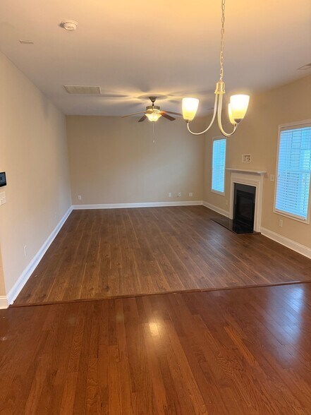 Building Photo - 54 Green Willow Dr