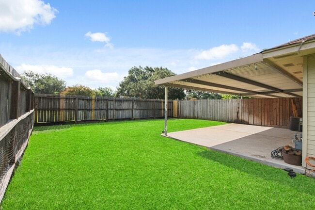 Building Photo - 5218 Beaverbrook Dr