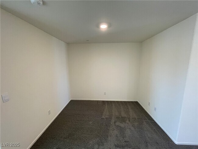 Building Photo - 4919 Chapin Mesa Ave