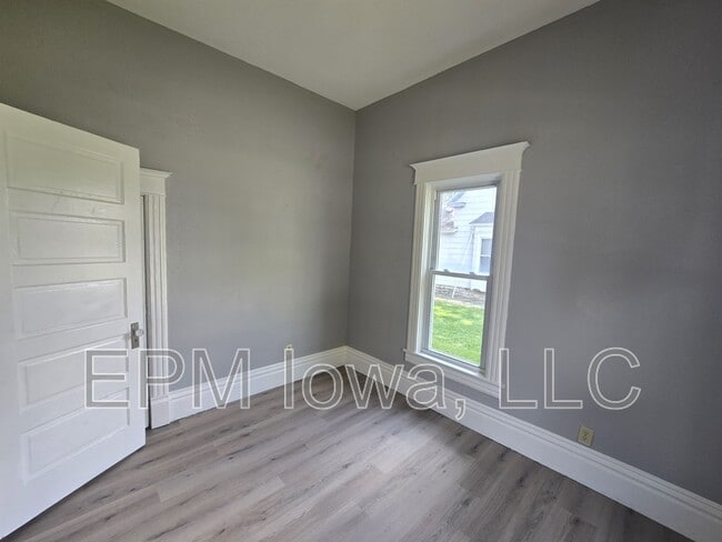 Building Photo - 301 Leland Ave