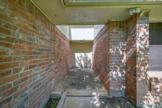 Building Photo - 22151 Birch Valley Dr