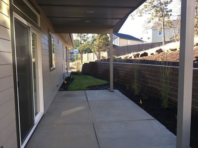 Building Photo - 60991 SE Sweet Pea Dr