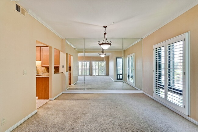 Building Photo - Large, Comfy 2BR, 2BA Condo with Convenient Location