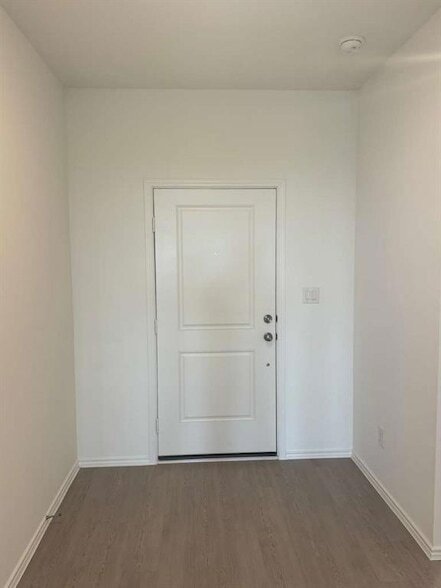 Building Photo - 261 Seven Seas Dr