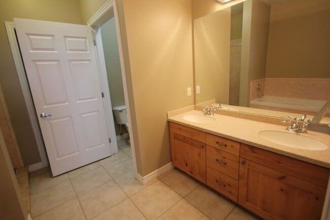 Building Photo - Luxury Living in Downtown Provo