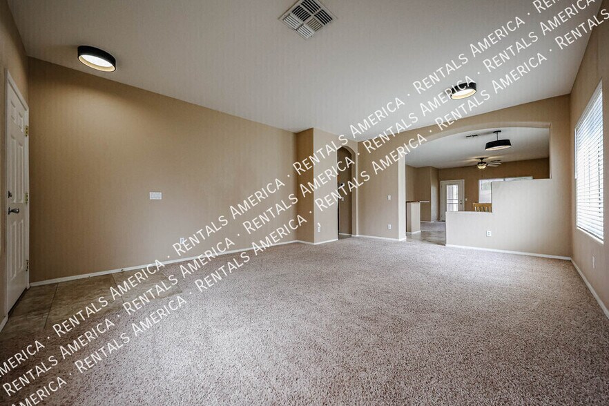 Building Photo - 3752 E Woodside Way