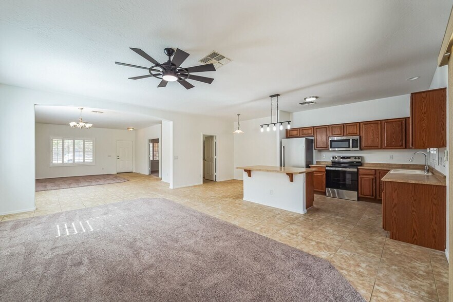 Building Photo - 1268 E Birdland Dr