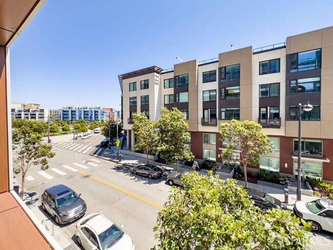 Building Photo - 708 Long Bridge St