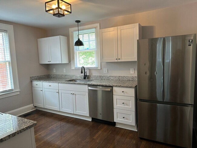 Building Photo - Three bedroom, three bath house in West En...