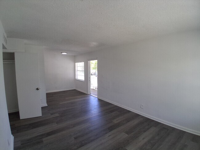 Building Photo - 401 SW 13th Pl