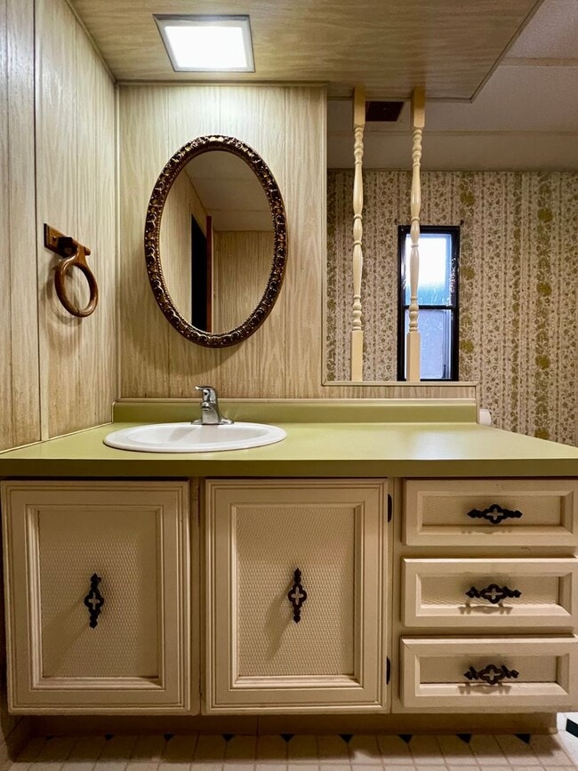 Building Photo - 721 S 83rd Ave