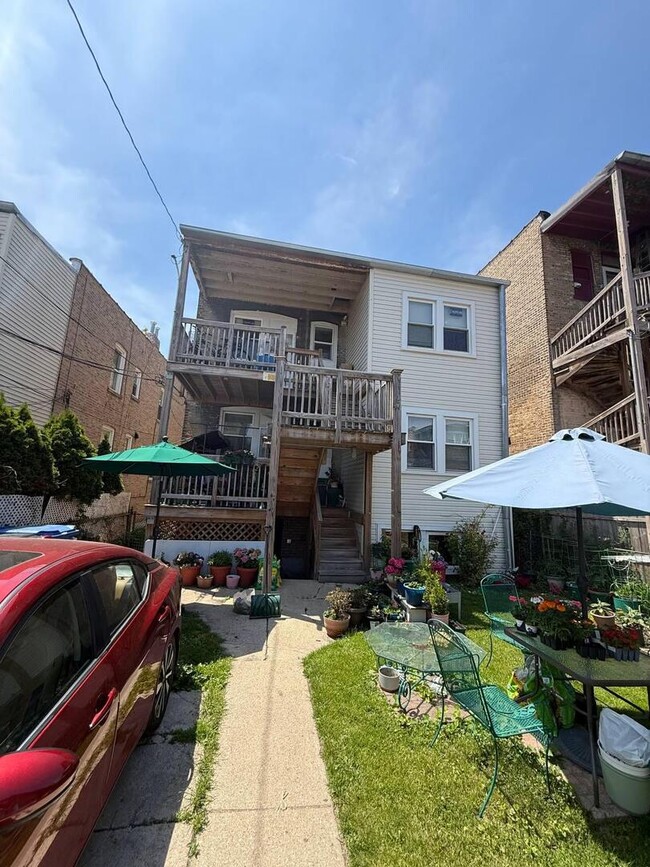 Building Photo - 6419 N Fairfield Ave