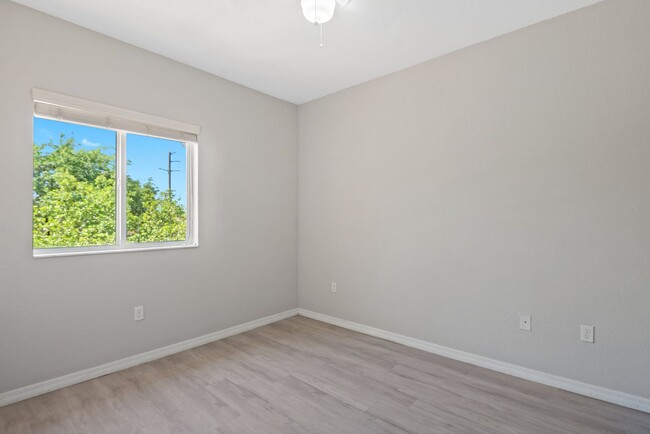 Building Photo - Spacious 3-Bedroom Townhome with 2.5 Baths | 2,035 Sq. Ft. in Homestead