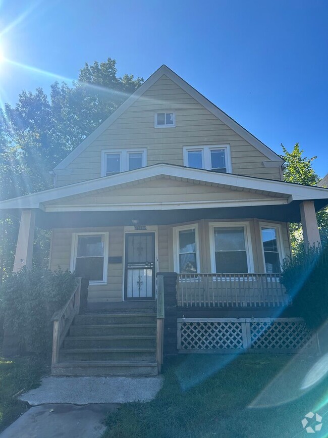 Building Photo - Three bedroom single family home on Clevel...