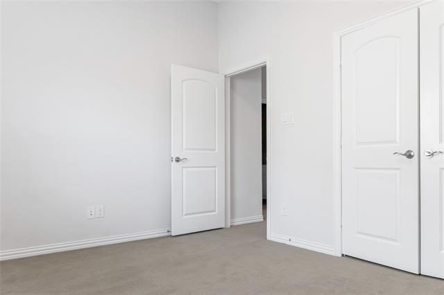 Building Photo - 12569 Royal Oaks Ln