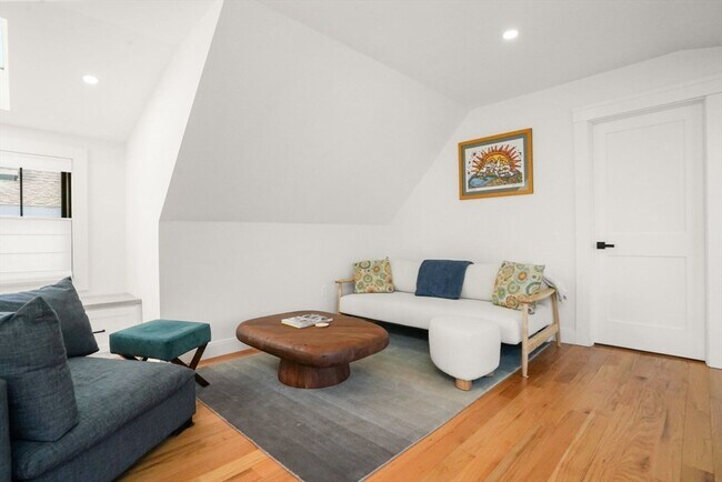 Building Photo - 4 Fairlee St