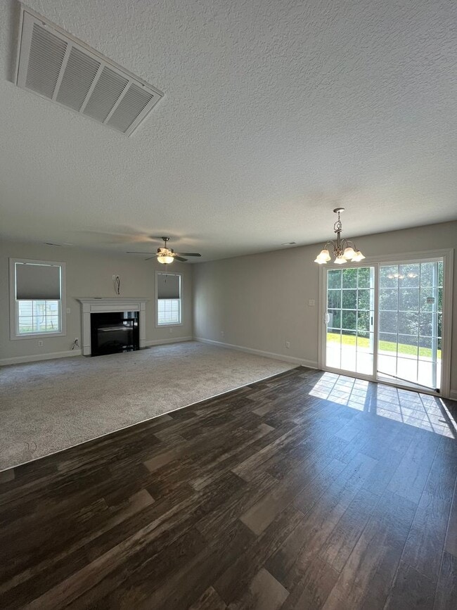 Building Photo - 400 Amethyst Ct