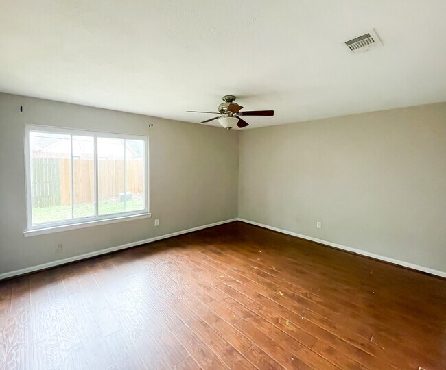 Building Photo - 19734 Lake Hollow Ln