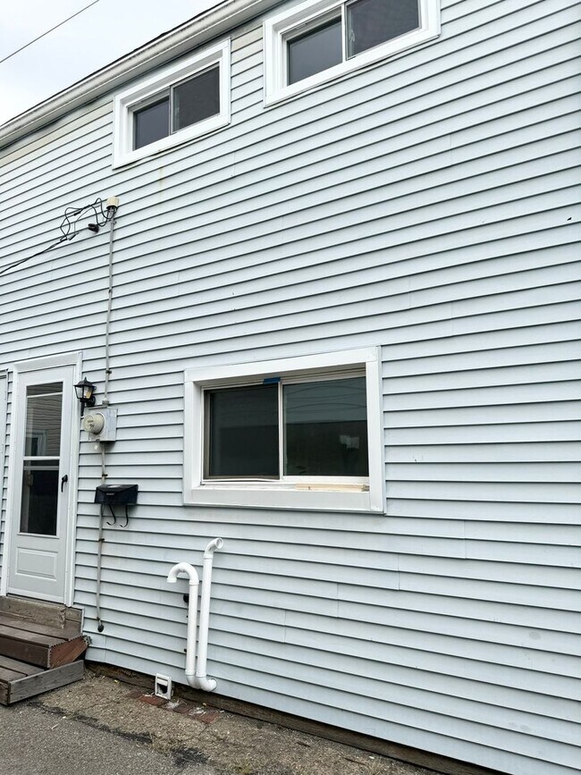 Building Photo - 306-306 Pilgrim Way