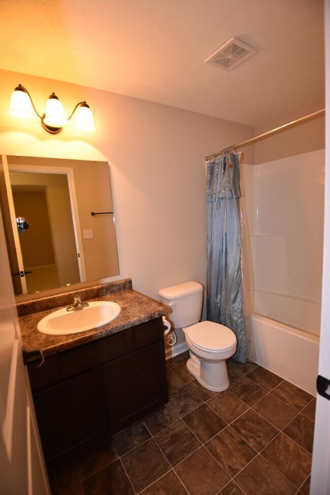 Building Photo - New Palestine 4 Bedroom Home