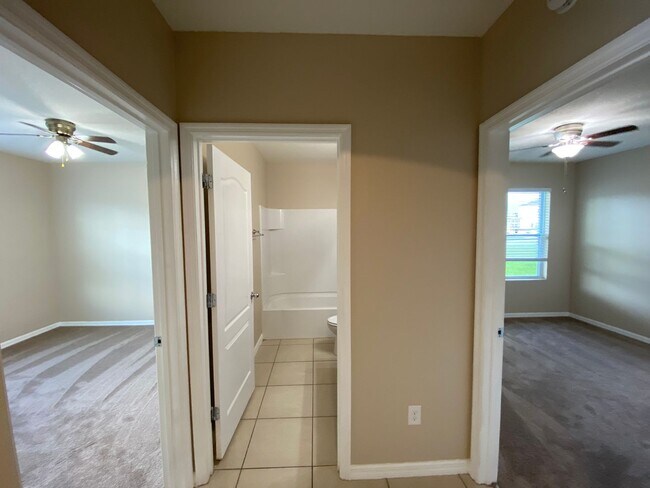 Building Photo - Oak Hill Plantation - 4/2/2 **Won't Last**