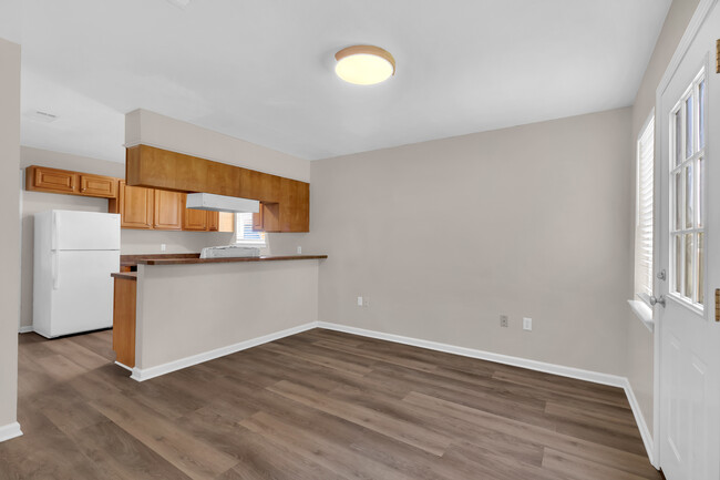 Building Photo - 905 6th Ave