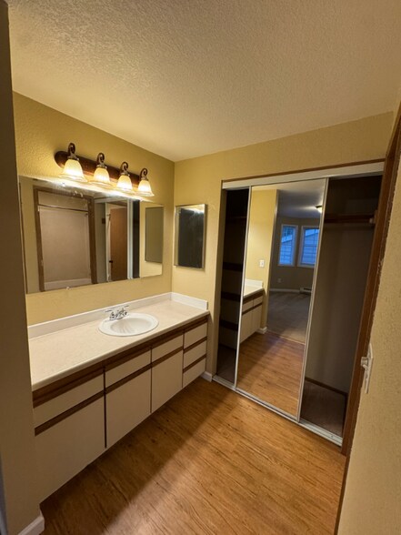 Building Photo - 3210 Morrison Rd W