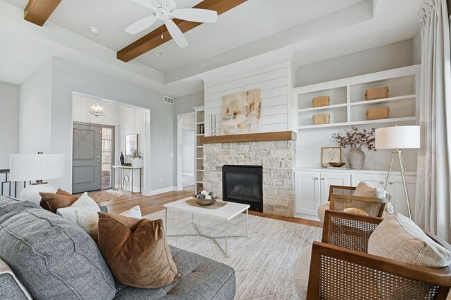 Building Photo - Luxury Home - Month-to-Month or 6-month Le...