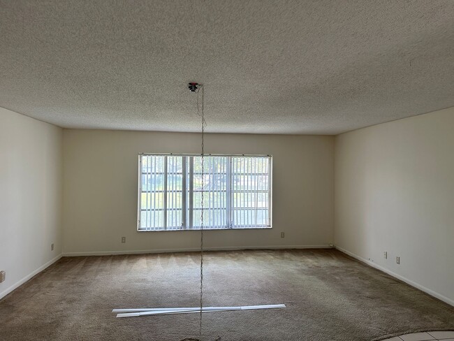 Building Photo - 1 Bedroom Condominium - Spring Creek - Sun...