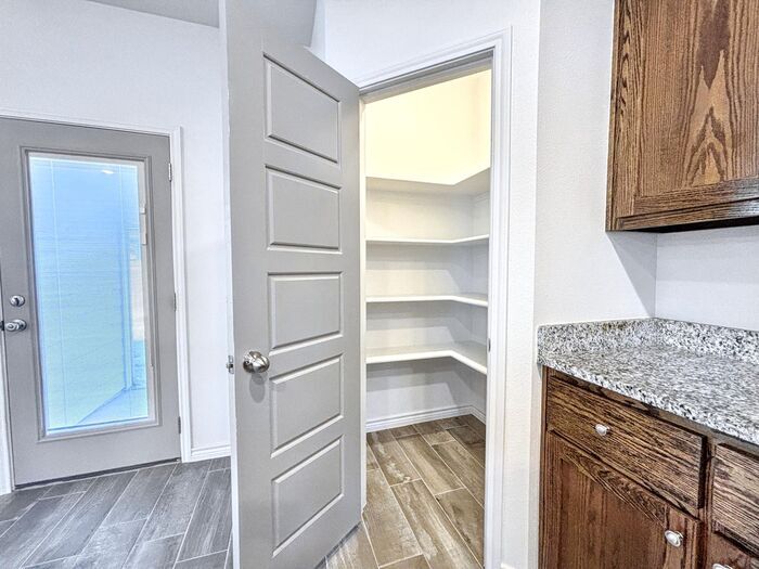 Building Photo - 722 Freedom Cir
