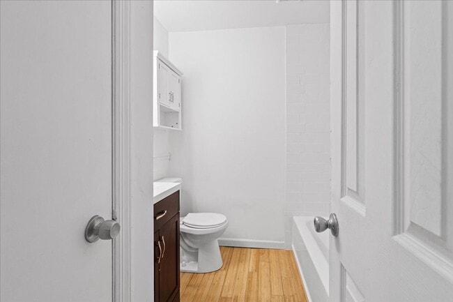 Building Photo - 1914 University Ave