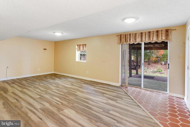 Building Photo - 15385 Bevanwood Dr