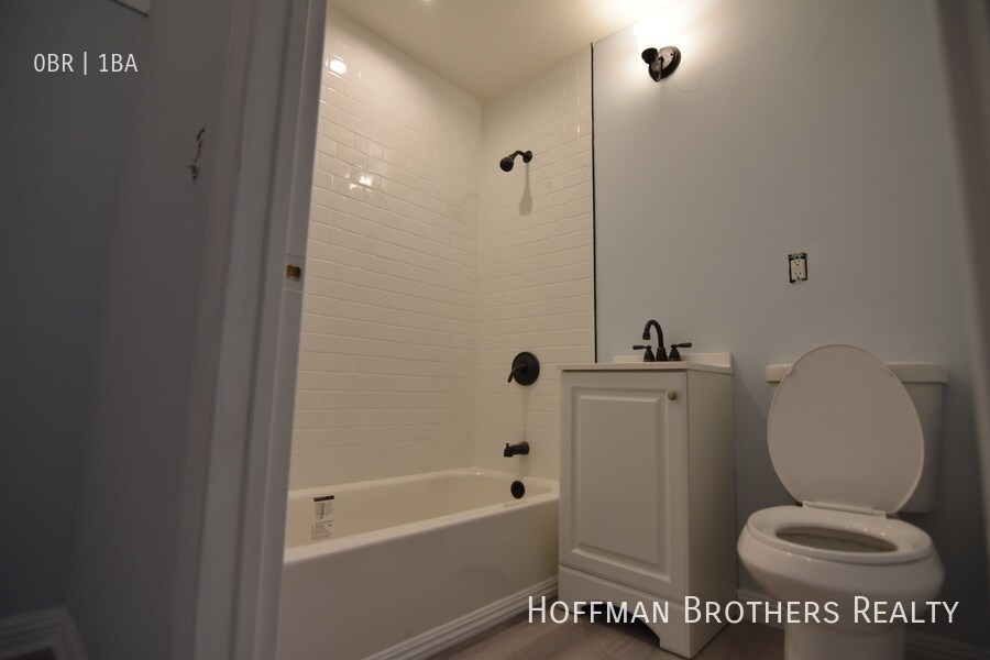 Building Photo - 2360 W Washington Blvd