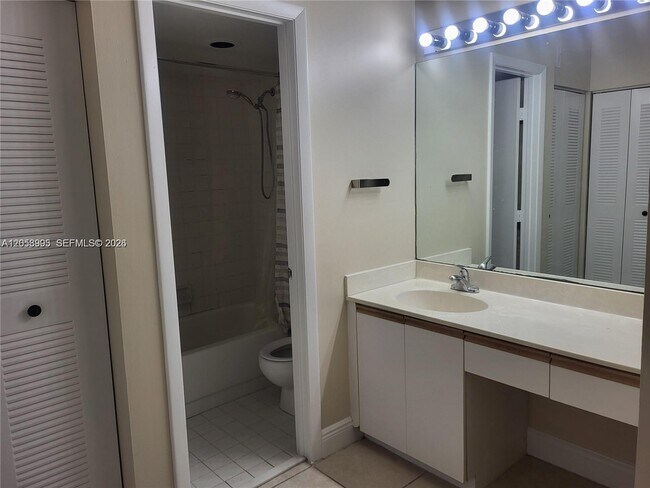 Building Photo - 9843 SW 138th Ave