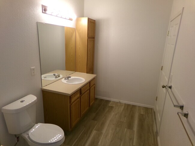 Building Photo - 3002 W Elizabeth St