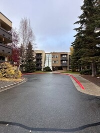 Building Photo - Beautiful park place condo
