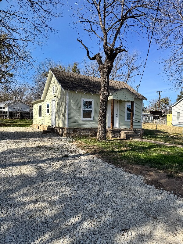 Building Photo - 503 N Pearl St