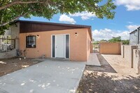 Building Photo - 1105 Calle Mesquite