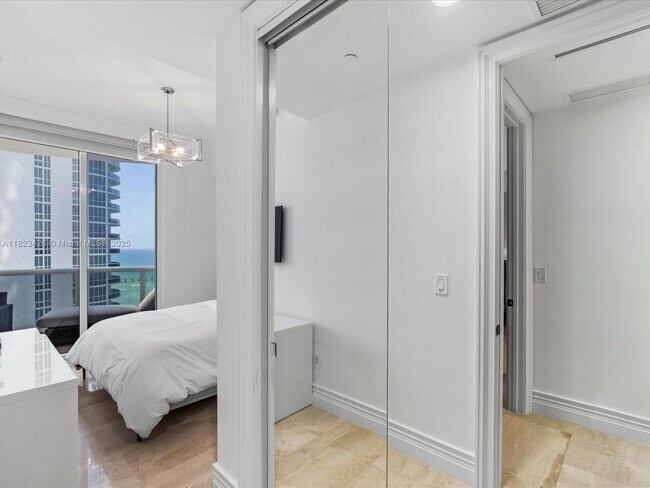 Building Photo - 15901 Collins Ave