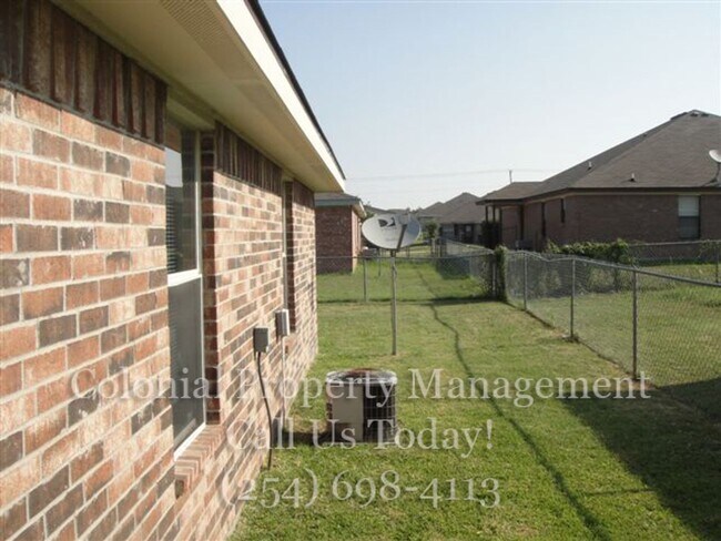 Building Photo - 2805 Alma Dr