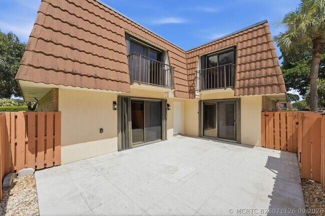 Building Photo - 236 Charter Way
