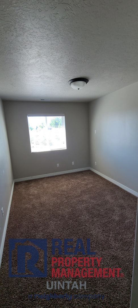 Building Photo - Cozy 3 Bedroom 2 1/2 Bath Condo
